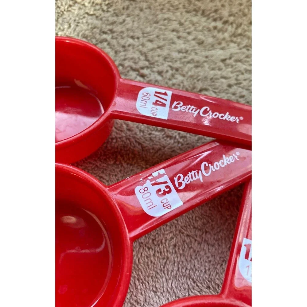 Betty Crocker measuring cups